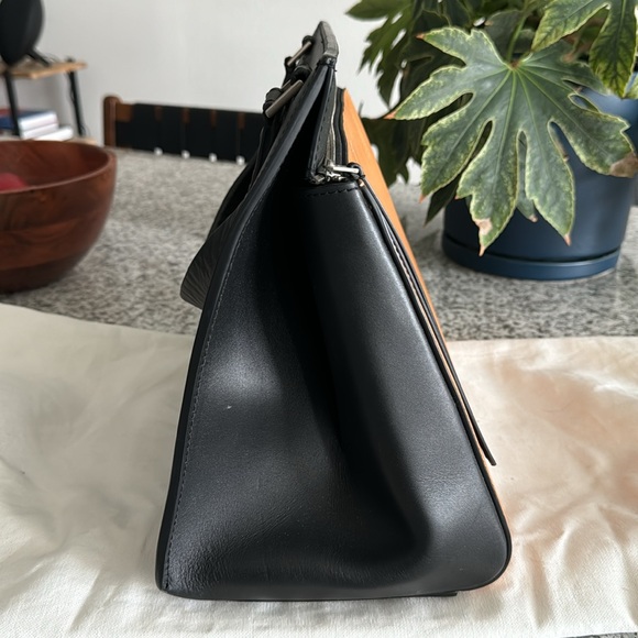 Celine Edge Handbag - Picture 9 of 10